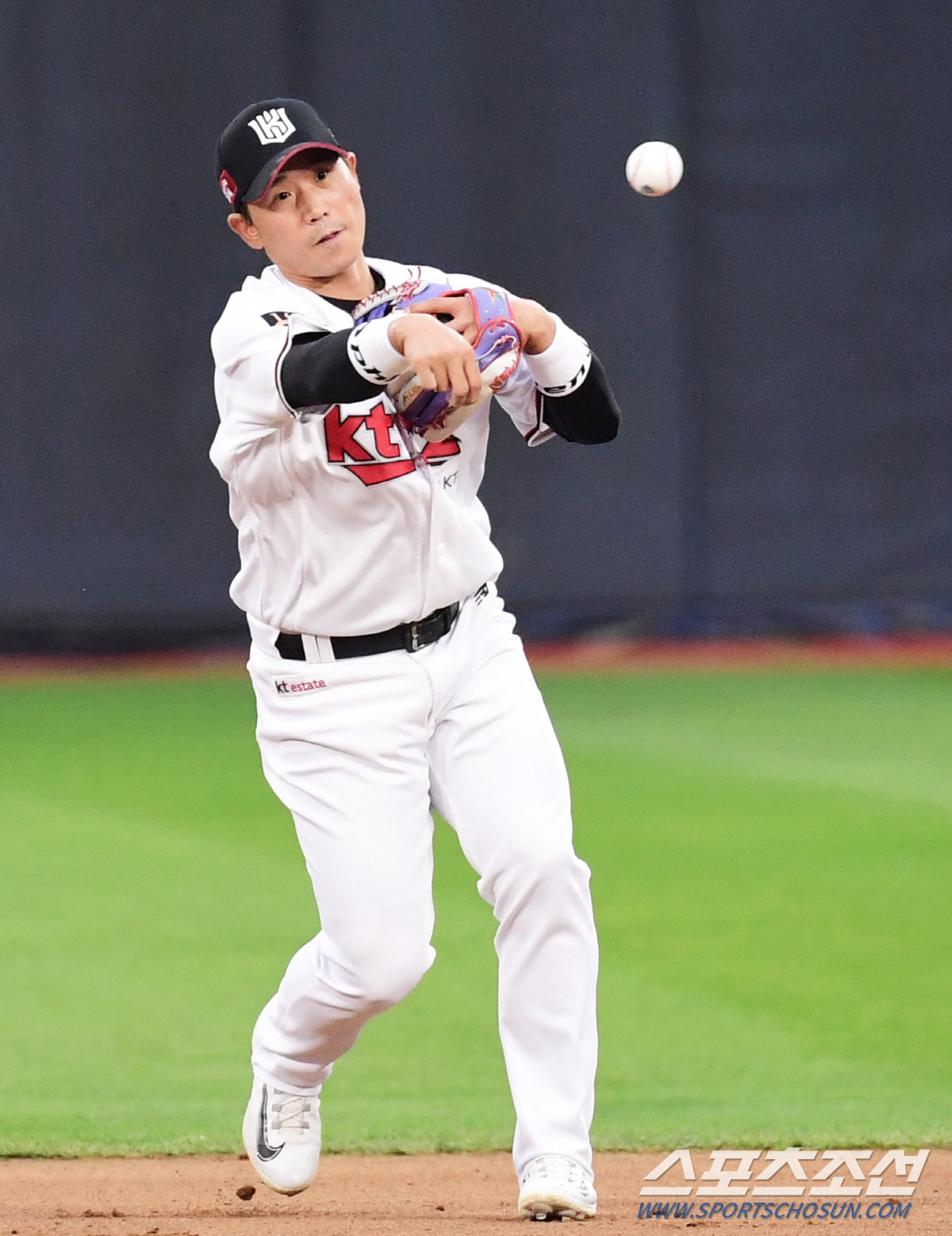 '애증'의 친정팀과 KS, 박경수의 감격 "LG와 충분히 해볼만 합니다.…