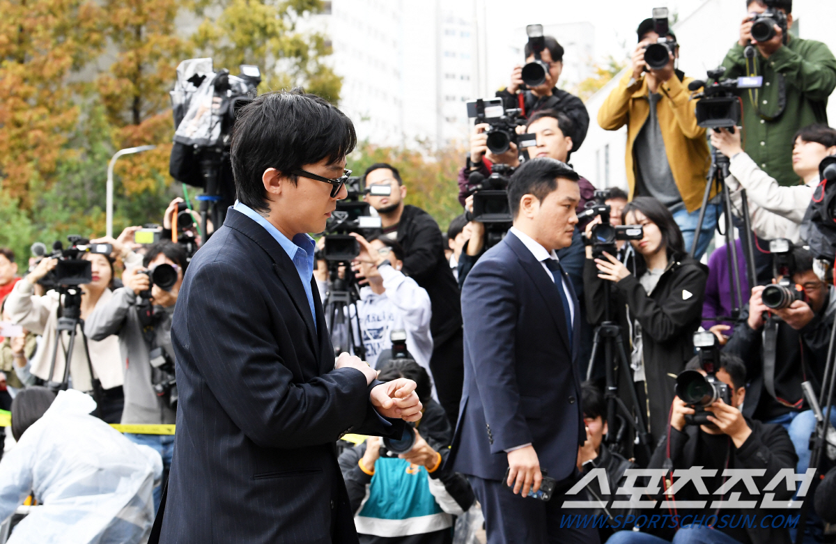 마약 투약 혐의 전면 부인 지드래곤, 경찰 출석하며 한시도 가만히 있지 …