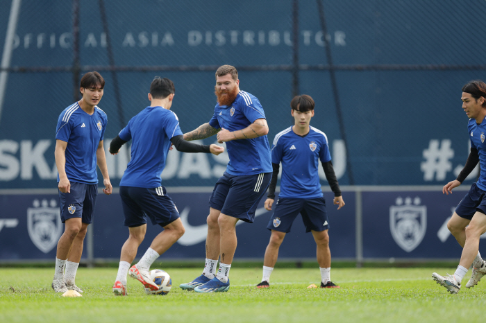 'K리그1 2연패, 이젠 ACL' 홍명보 감독 "우승 세리머리 'NO',…