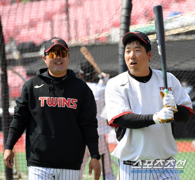 "만나지도 않았다" vs "면접 봤다" SSG-이호준, 누가 거짓말 하고…