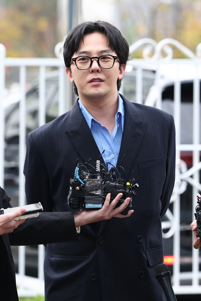 위풍당당 지드래곤, '해당 유흥업소 출입' 질문만 움찔 "두고 봐야죠"[…