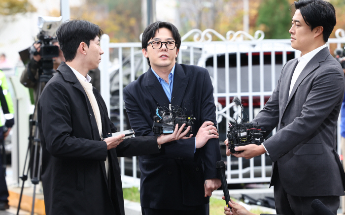 위풍당당 지드래곤, '해당 유흥업소 출입' 질문만 움찔 "두고 봐야죠"[…