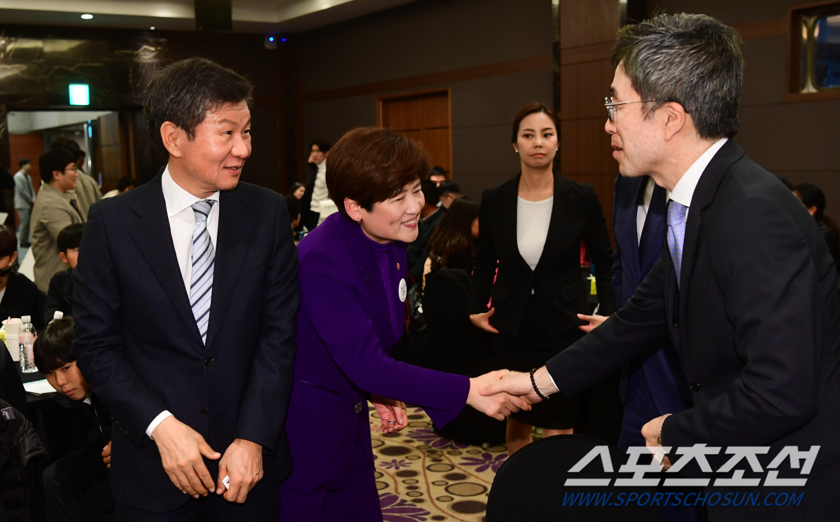 2023학교체육교육 공모전의 또 다른 주인공, 수상자들을 진심으로 껴안은…
