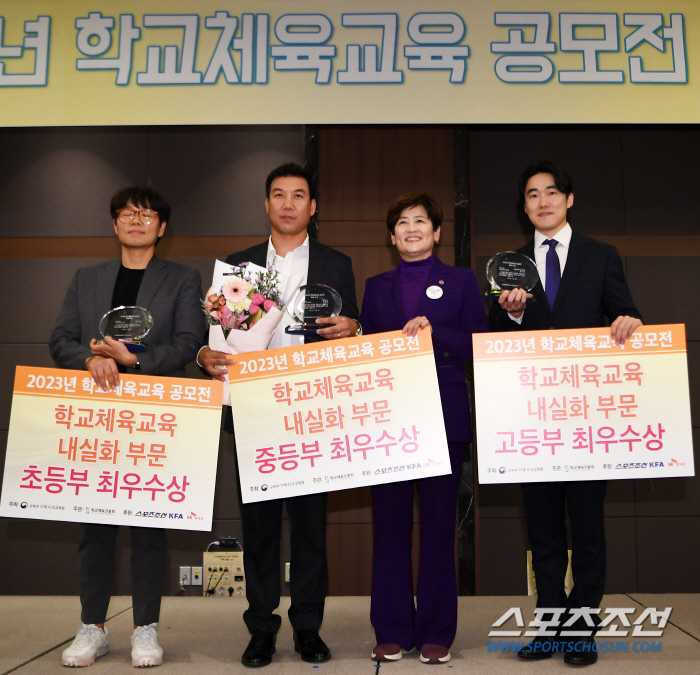2023학교체육교육 공모전의 또 다른 주인공, 수상자들을 진심으로 껴안은…
