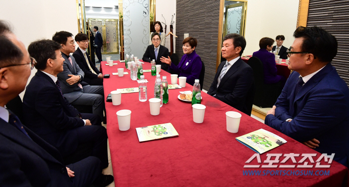 2023학교체육교육 공모전의 또 다른 주인공, 수상자들을 진심으로 껴안은…