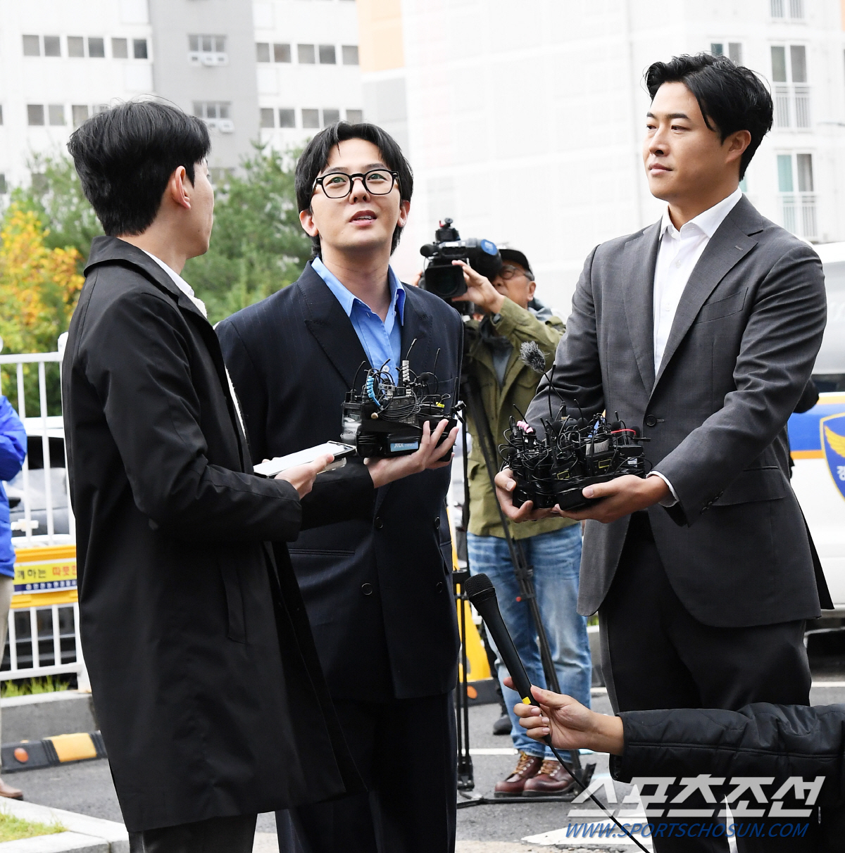 '여유만만' 지드래곤, '90도 고개 숙인' 이선균과 '뭐가 달랐나'[S…