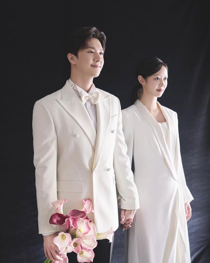 '4년차 커플' 천둥♥미미 웨딩화보 공개..산다라박 "사랑꾼 내동생 보기…