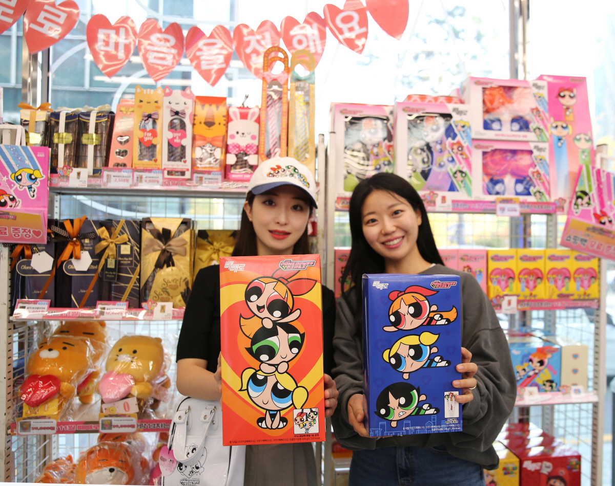 [비즈브리핑]빼빼로데이 맞아 캐릭터 경쟁 불붙는 편의점들