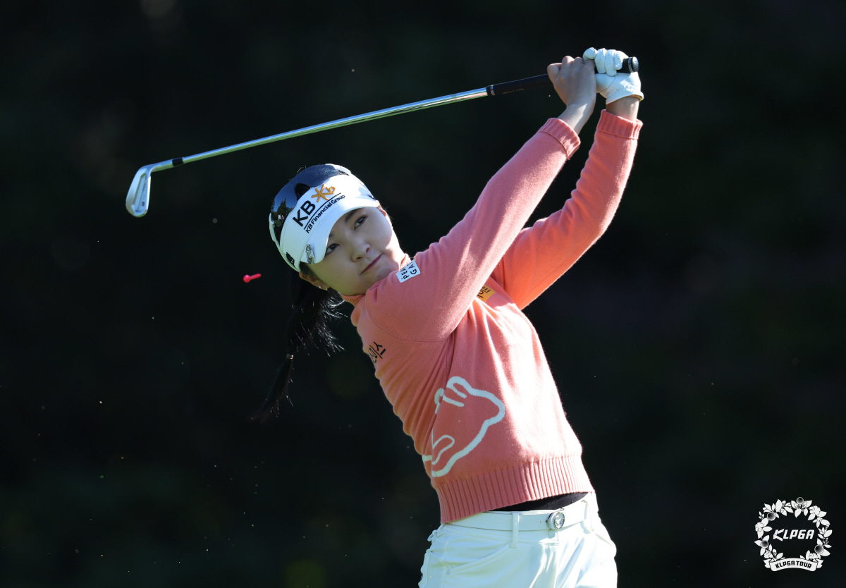 대상-상금왕 2연패 이예원, 역대 최다 상금 갱신? 신인상-시드경쟁도 혈…