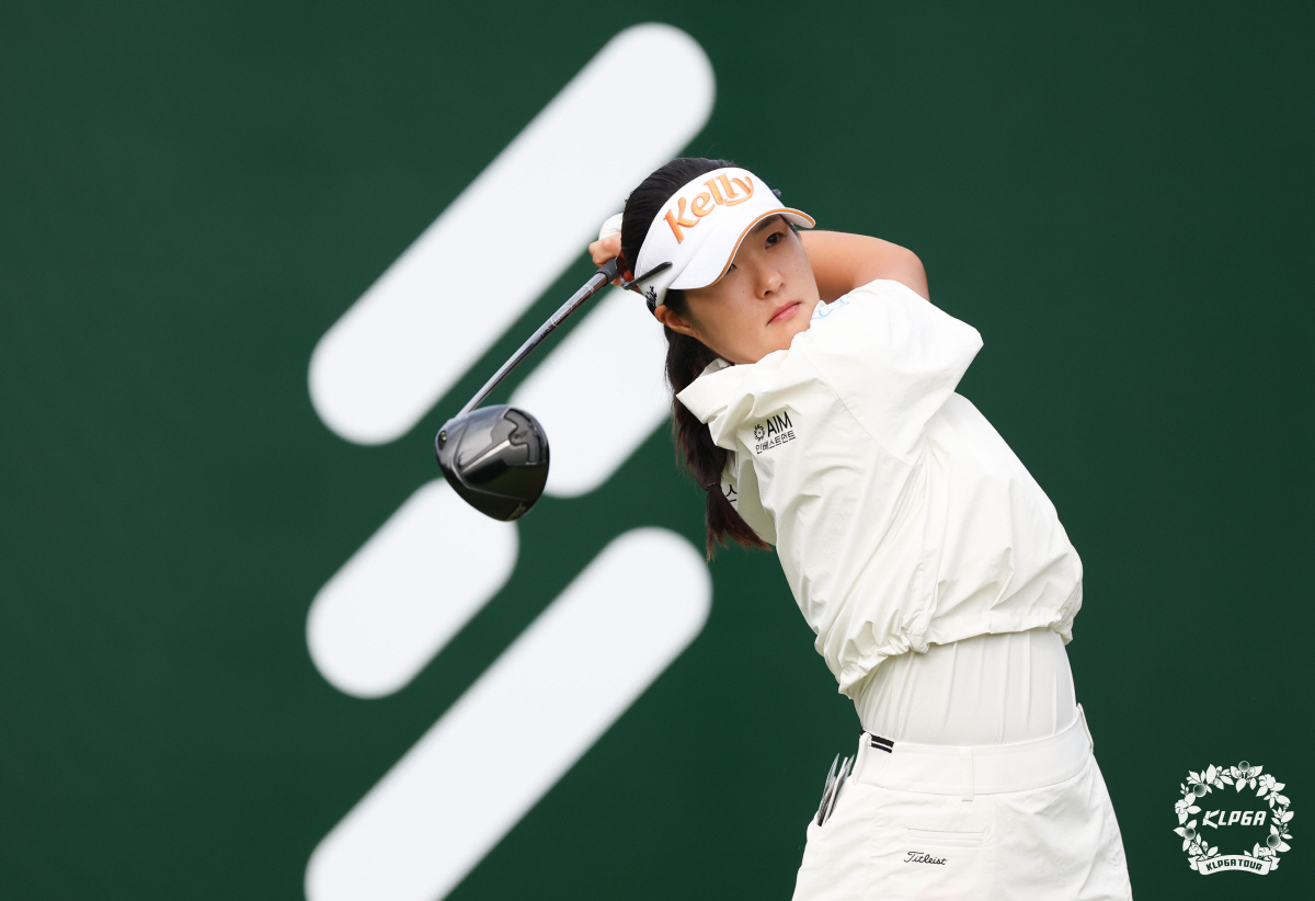 대상-상금왕 2연패 이예원, 역대 최다 상금 갱신? 신인상-시드경쟁도 혈…