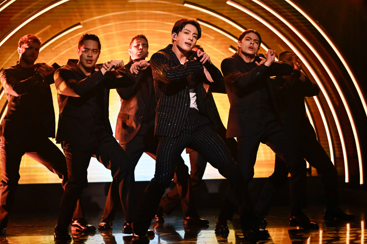 정국, 美 '지미 팰런쇼' 접수 "여러 장르 소화하는 아티스트 되고파" …