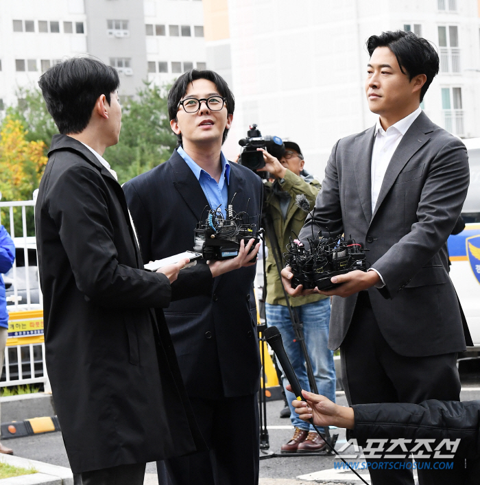 지드래곤, 웃음X스트레칭 과도한 제스쳐? "마약 투약 여부 단정할 수 없…