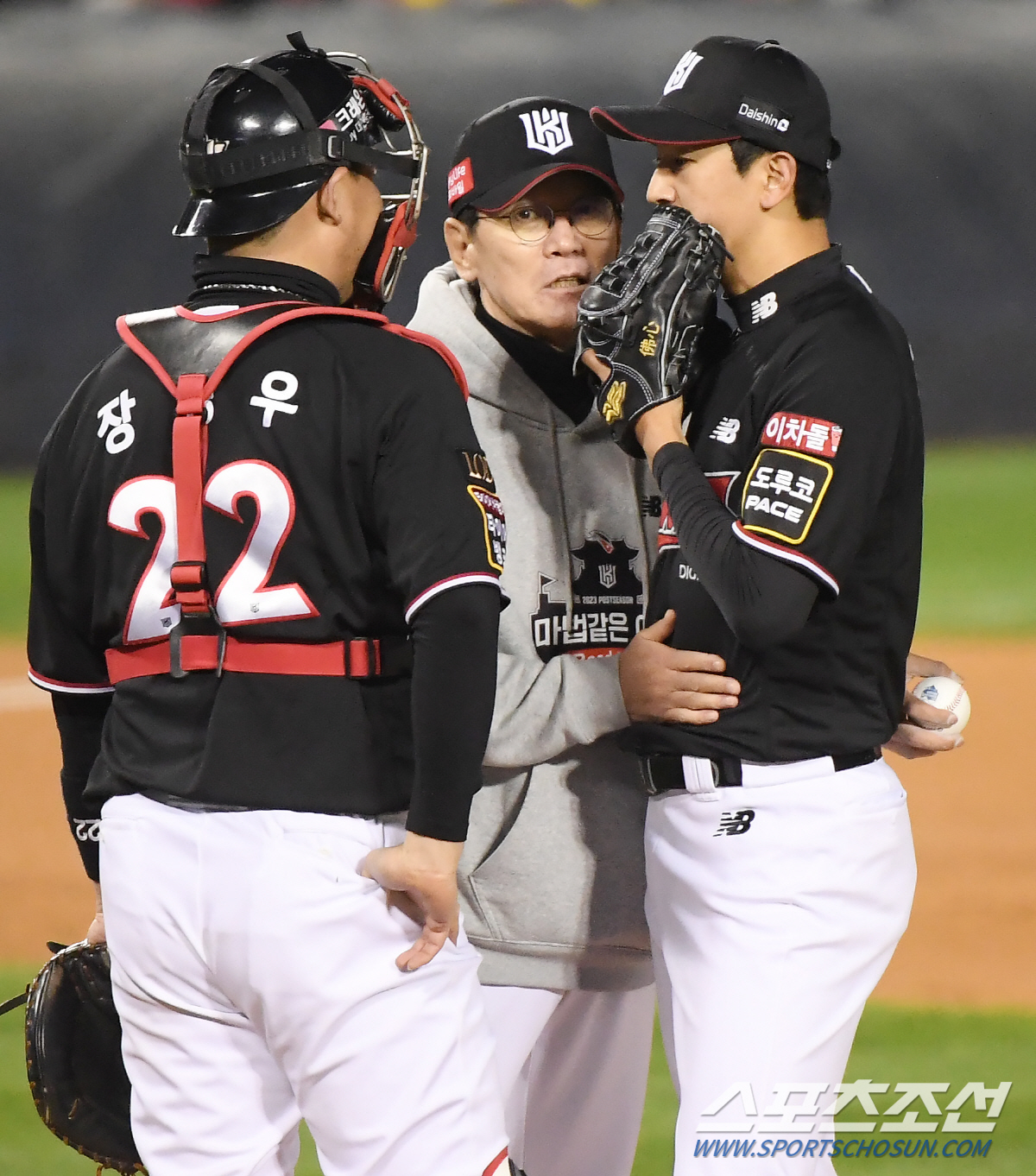 1회 2실점, 그게 끝이었다…깜짝 카드보다 믿음직했던 토종에이스, 시즌 …