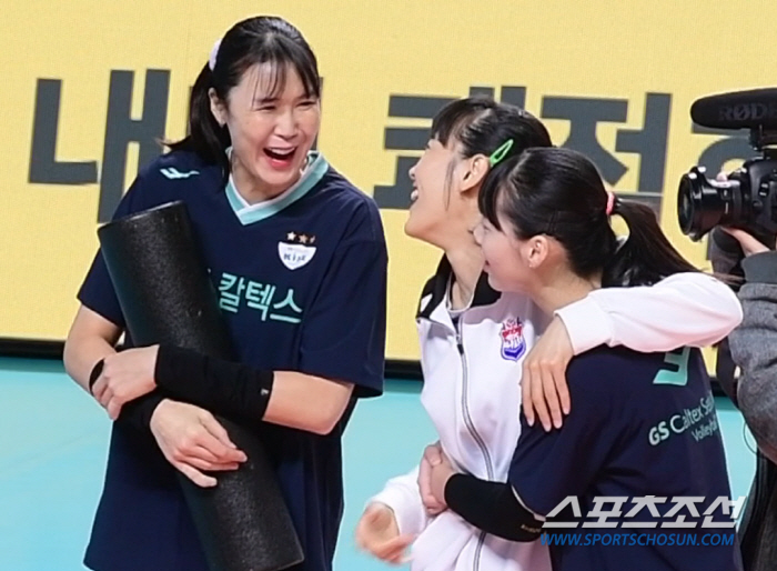 '리그 최고령 맏언니' 정대영, 친정팀 동생들 앞에서는 애교덩어리 [장충…