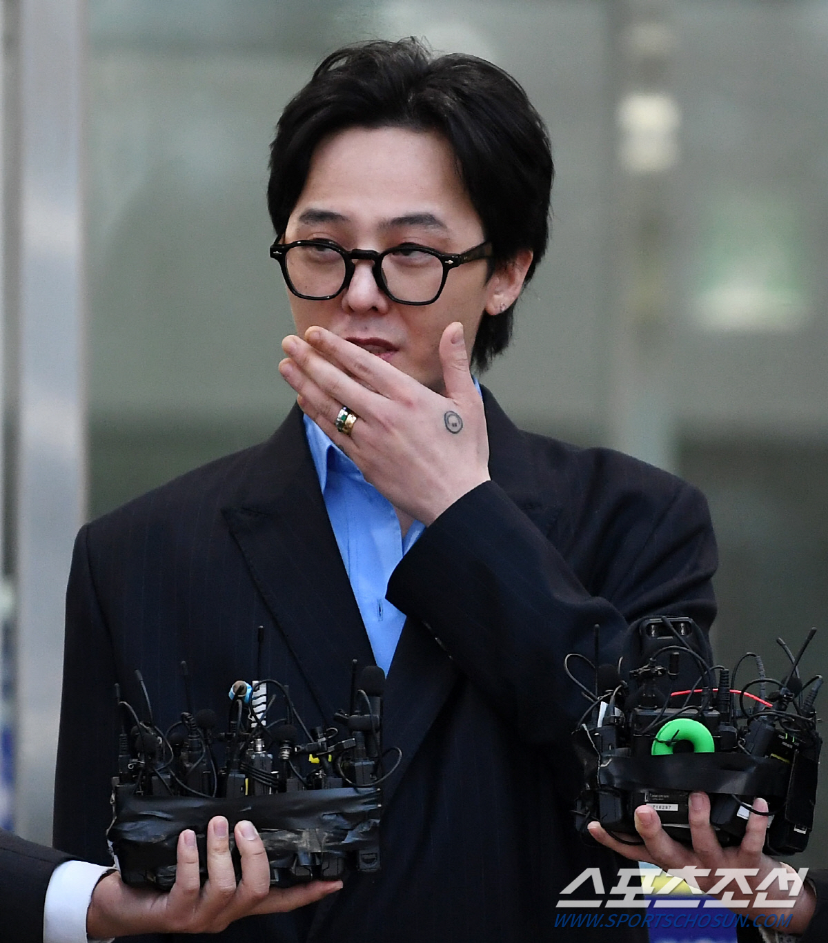 [종합] 지드래곤, 진짜 마약 무고 당했나…전문가 "특유 제스처, 마약 …