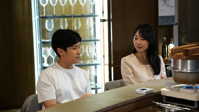 김동완, 의사 소개팅女에 직접 '전복솥밥' 대접…"다정한 남자가 이상형"…
