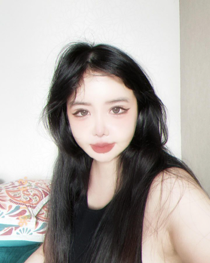 '건강이상설' 박봄, '깜짝' 근황 공개…"내가 자른 앞머리"