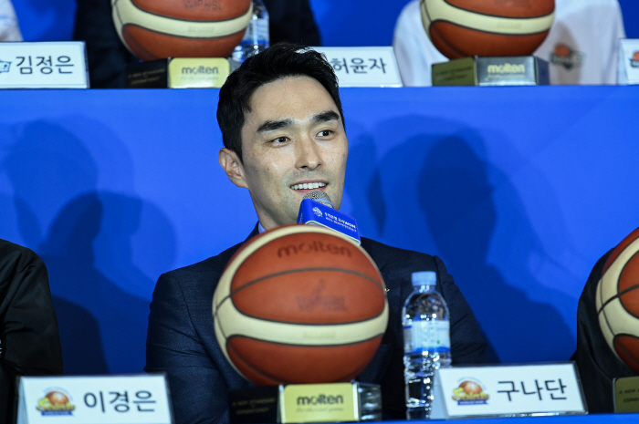 [WKBL 현장인터뷰] 구나단 신한은행 감독 "박지수를 지치게 해야 기회…