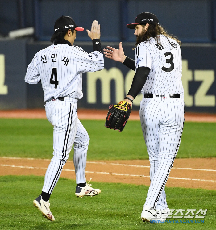 '1차전 내줬지만..." LG는 역대급 최강팀, 선발 뺀 모든 지표 우세…