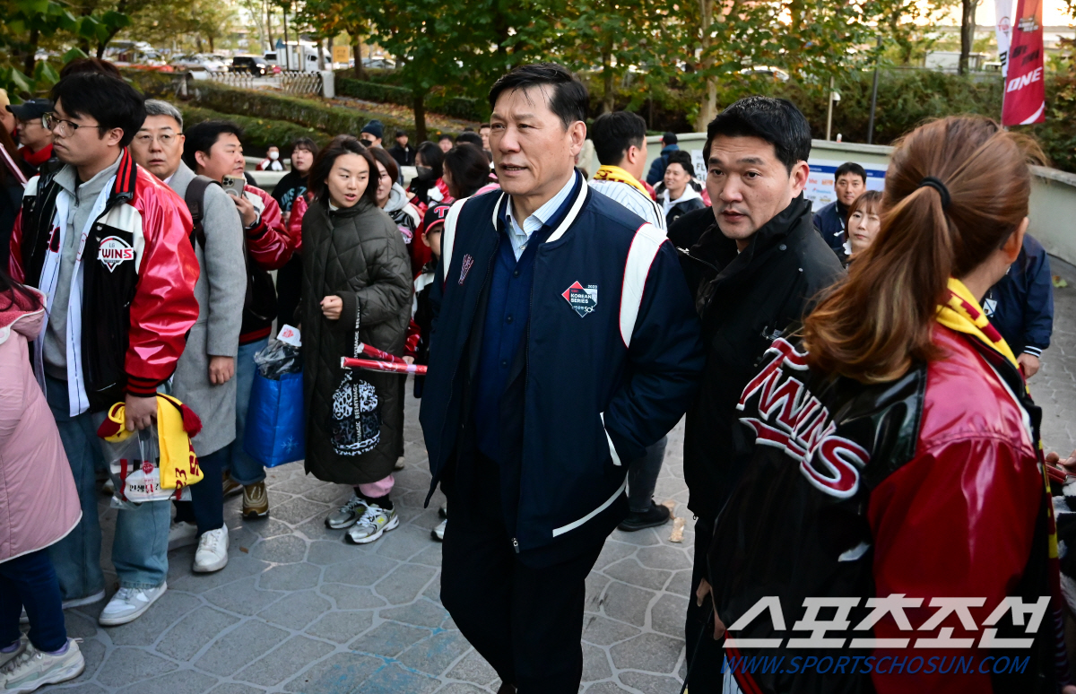 "만.장.일.치" KBO 이사회, 제 25대 총재 후보로 허구연 총재 단…