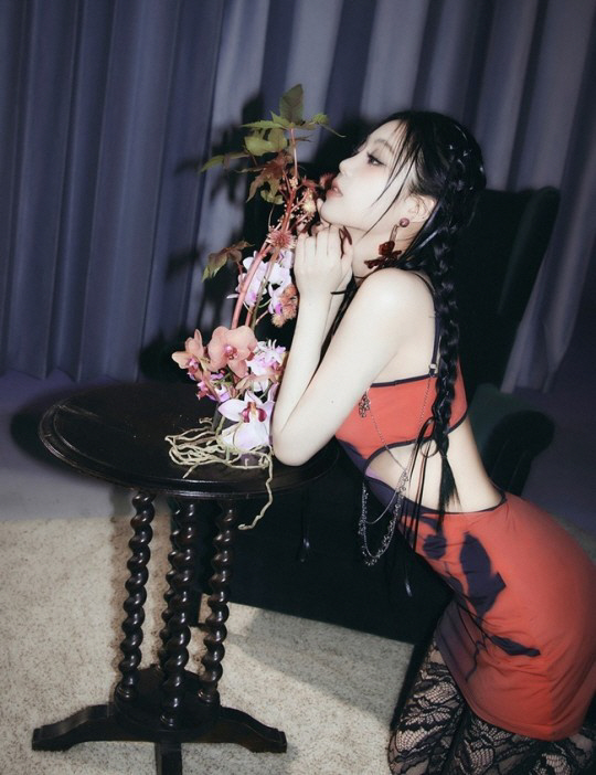 수진, '학폭 논란' 딛고 2년만 컴백…"기다려준 팬들 고마워"[일문일답…