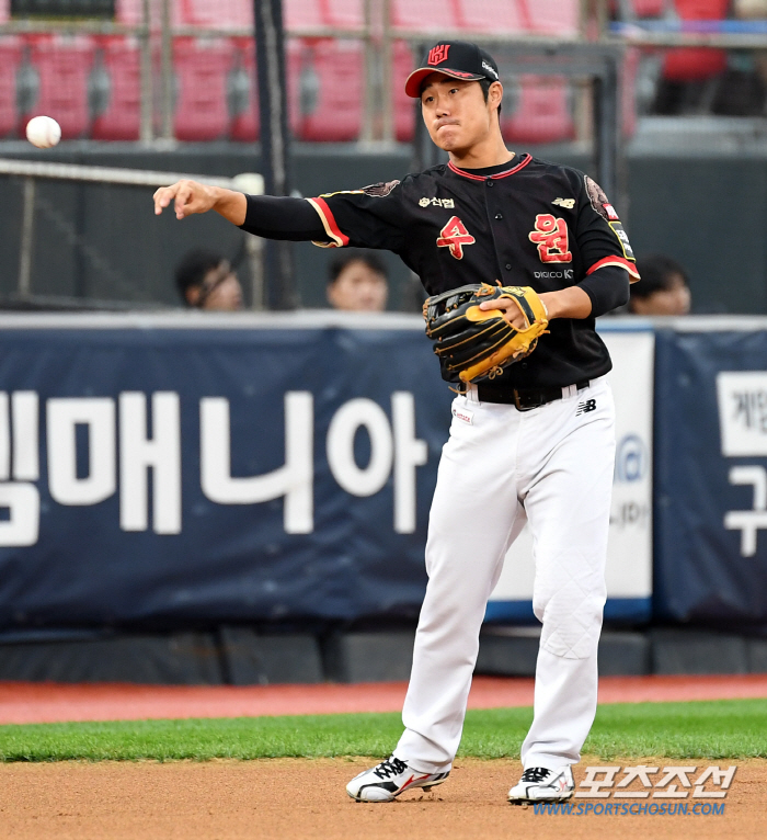 '박병호 4번 그대로+박경수→신본기 선발교체' 라인업에 변화준 강철매직.…