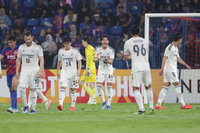 'K리그 챔피언' 울산, ACL에선 또 벼랑 끝…남은 2경기 전승 뿐인 …