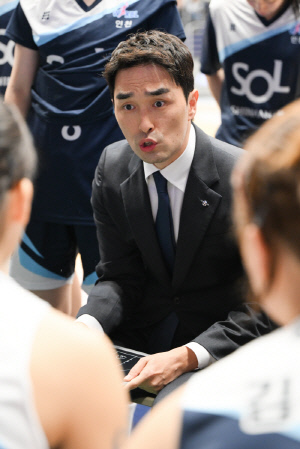 [WKBL 현장인터뷰] 구나단 신한은행 감독 