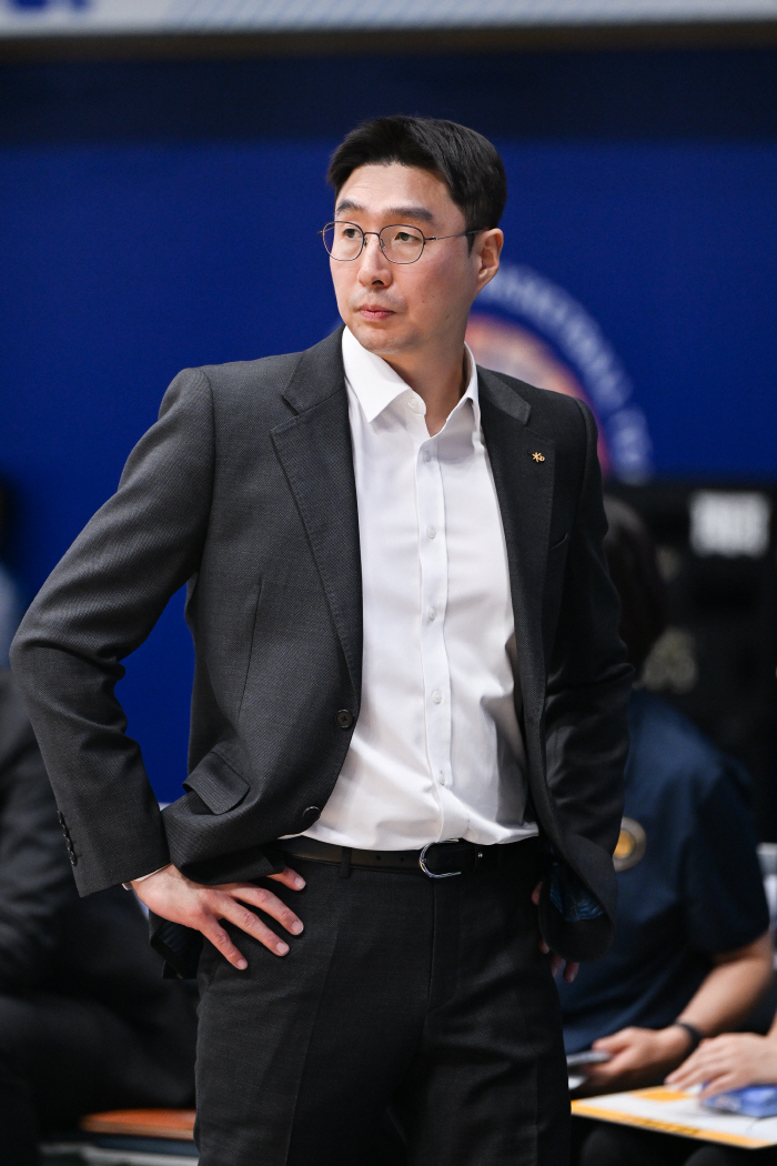 '다음은 아산, 용인이다' 박지수 다시 얻은 KB스타즈 김완수 감독의 도전의지, WKBL 초반 판도 대격변 예고