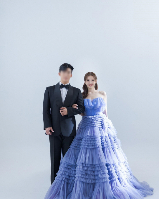 '김유정 친언니' 김연정, 11월 11일 결혼...선남선녀 웨딩화보 공개