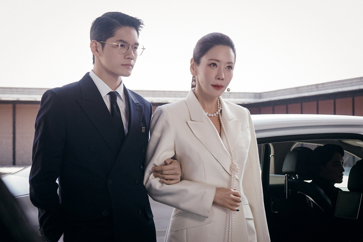 [SC초점] 노래하고 지휘하고 힘쓰고..한계 없이 묵직한 여성 서사