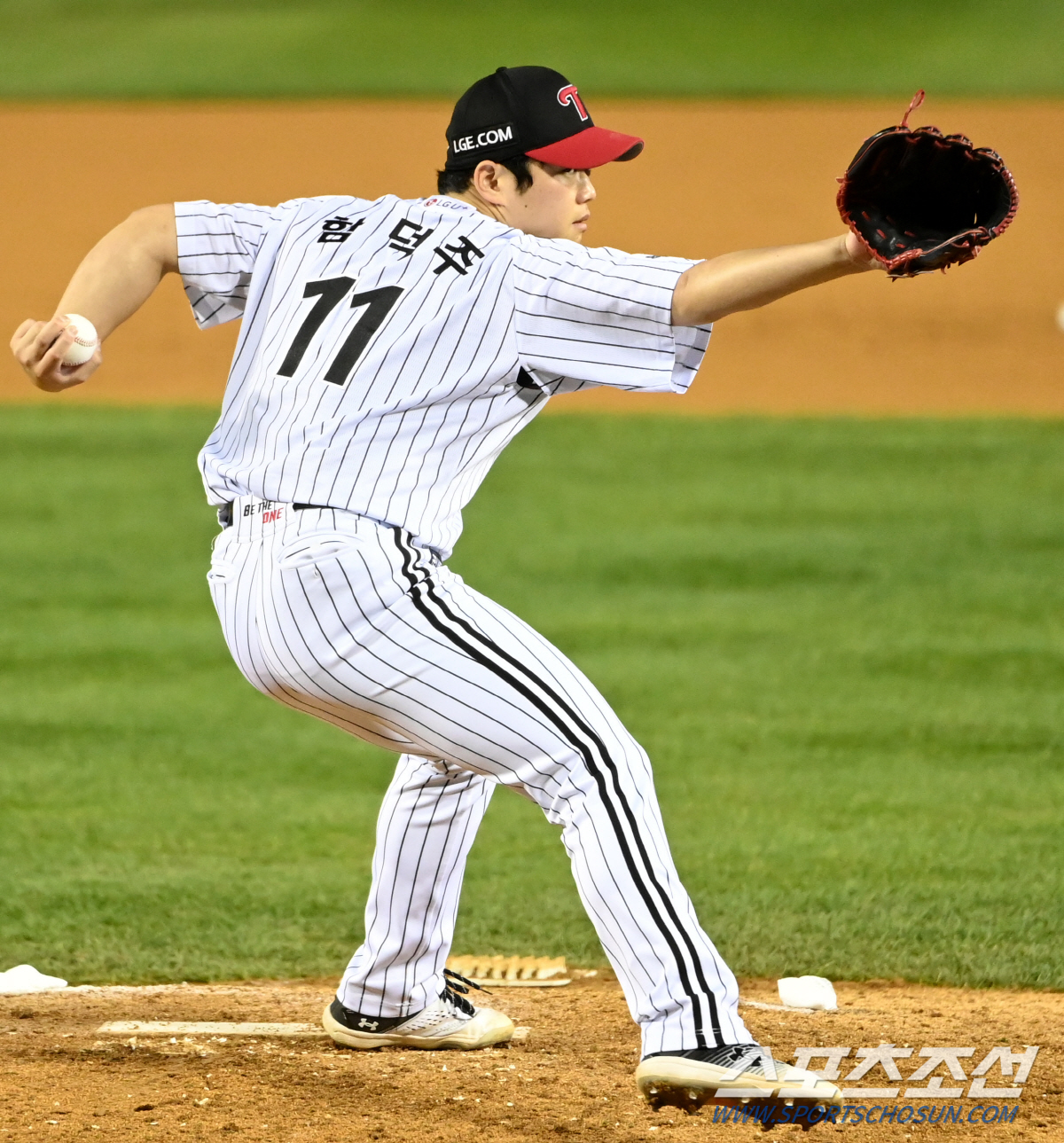 역사에 남을 가장 완벽한 불펜게임, 승·홀·세 없던 영웅들.. 이제 이 …