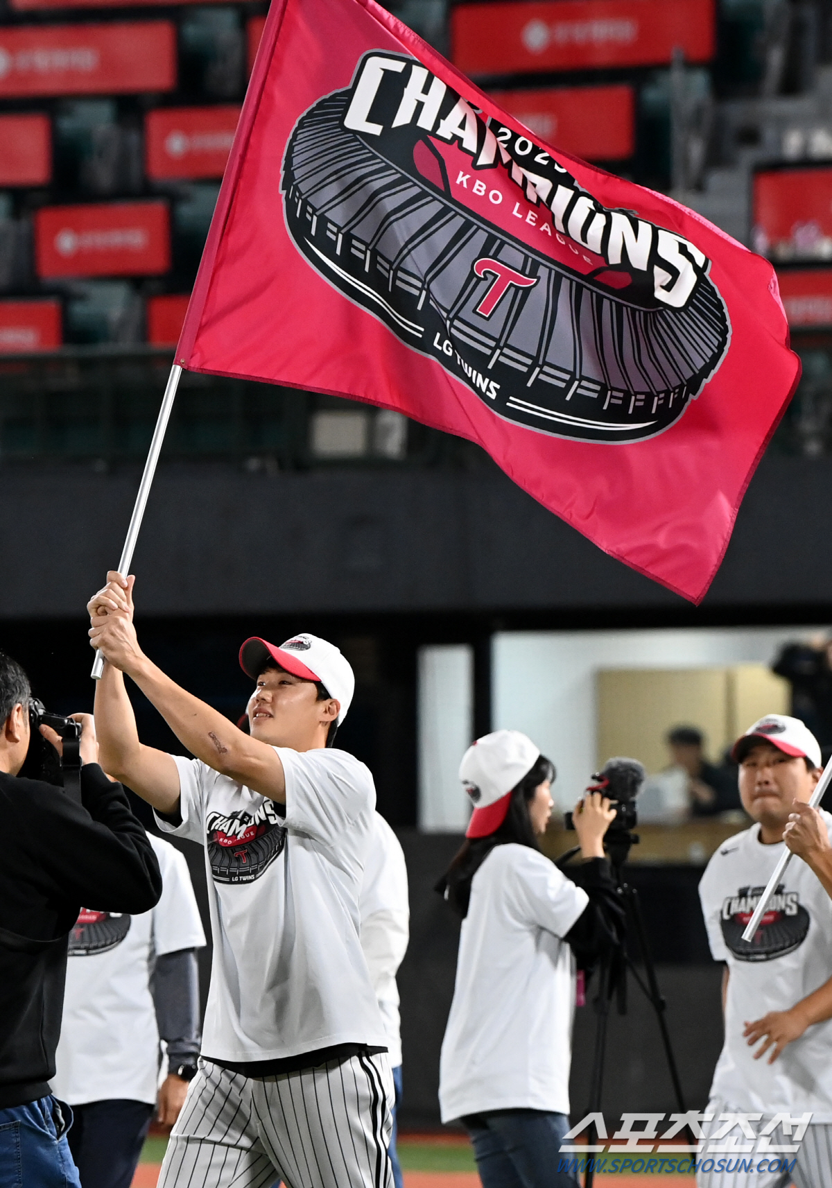 '진짜 드라마를 쓰네' '이승엽-마해영 홈런에 울었던 엘린이가 21년 뒤…