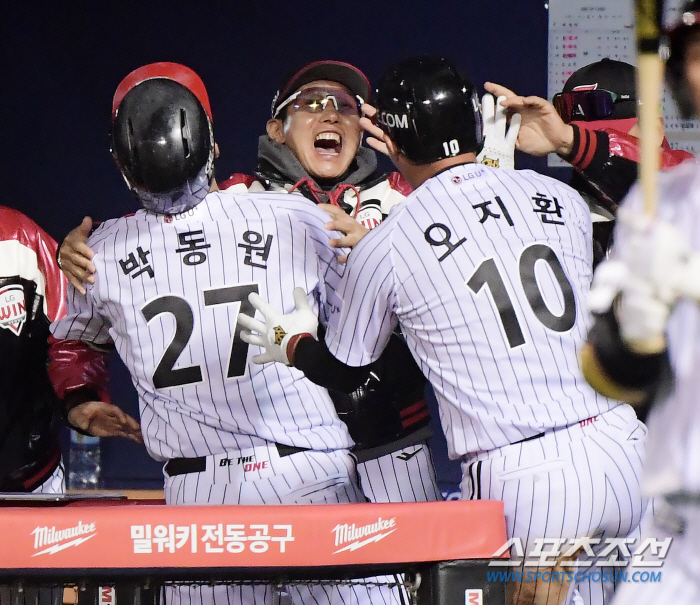 감독은 직구 노리라는데, 선수는 체인지업에 '초강력 풀스윙'...LG 살…