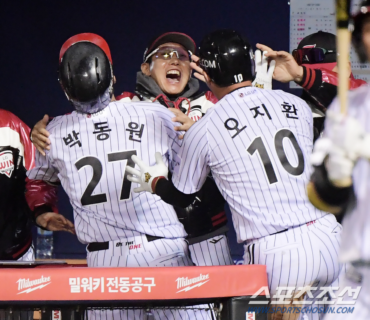 감독은 직구 노리라는데, 선수는 체인지업에 '초강력 풀스윙'...LG 살…