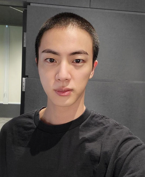 "밥 잘 사주는 예쁜 김조교님" 방탄 진, 군대에서 전해지는 미담