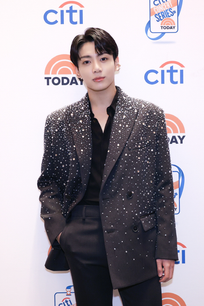 "라이브 망해 미안" BTS 정국, 완벽 무대 후 팬들에게 사과…여전히 …
