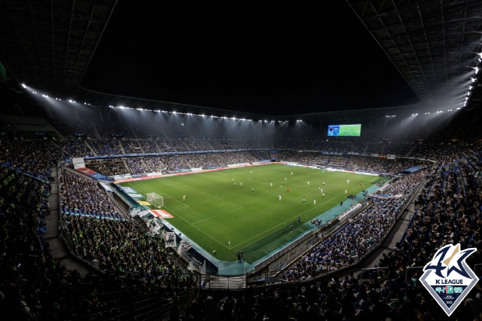 비 새고 땅 꺼지는 축구장 개선될까, K리그 인프라 개선 규정 제정 예고