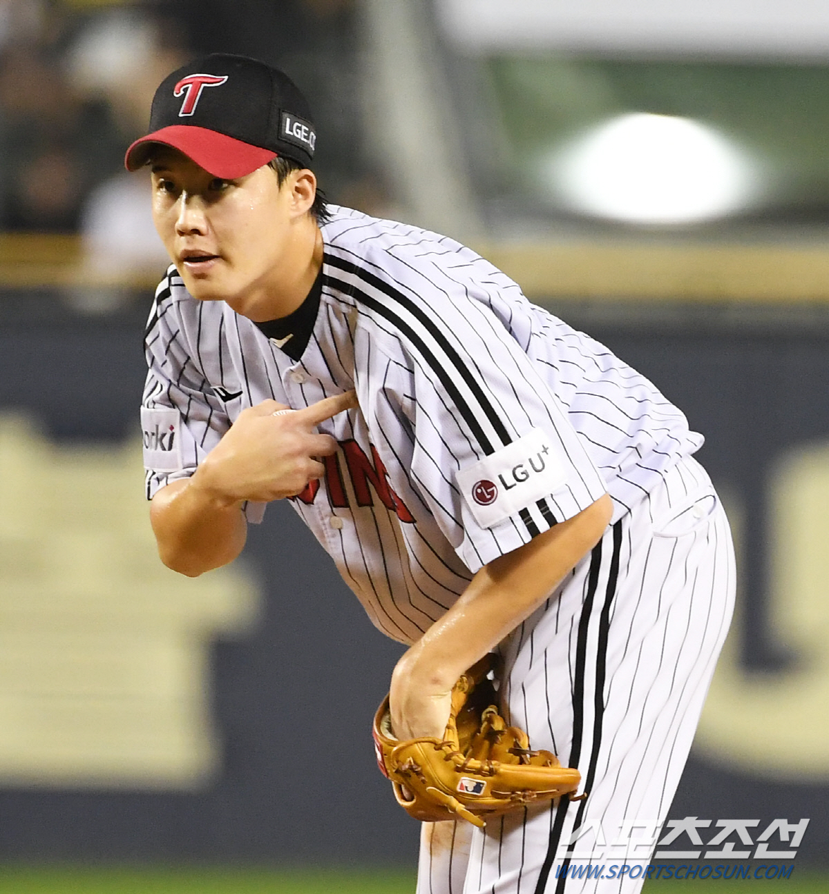 '21년전 울었던 오늘' '한국시리즈 첫 등판' '성공한 덕후'는 웃을까…