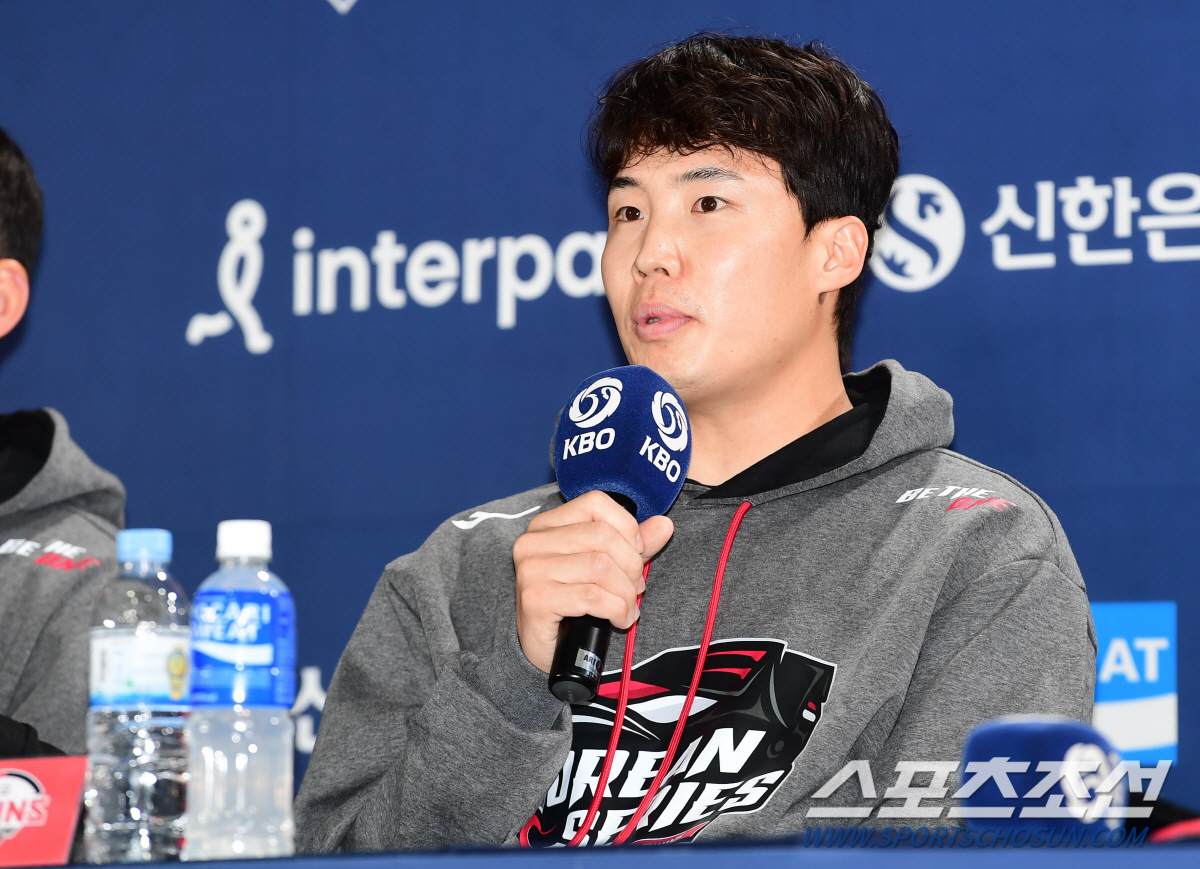 '21년전 울었던 오늘' '한국시리즈 첫 등판' '성공한 덕후'는 웃을까…