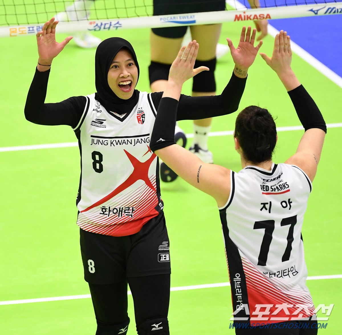 '히잡 속 흐르는 땀방울' 김연경 제친 1라운드 MVP 메가...배구에 …