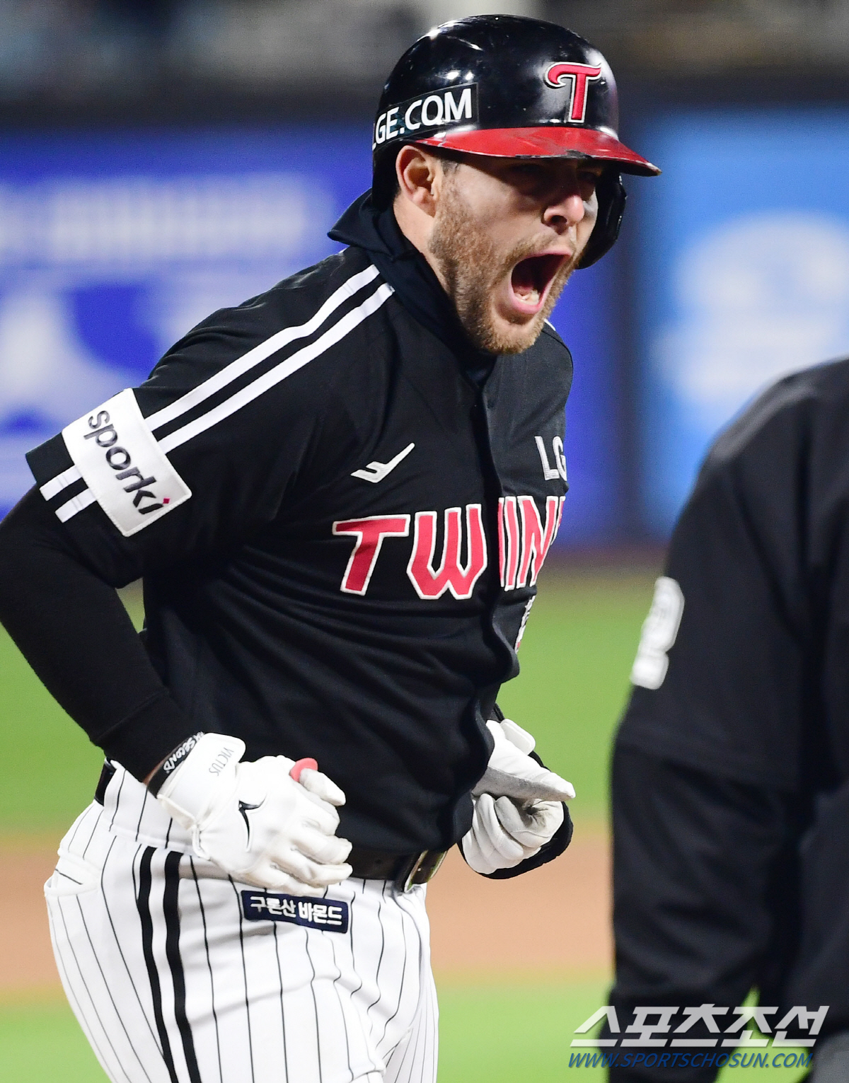 3구 연속 몸쪽→높은볼 실투, 오스틴 선제 스리런 대형사고…LG 3-0 …