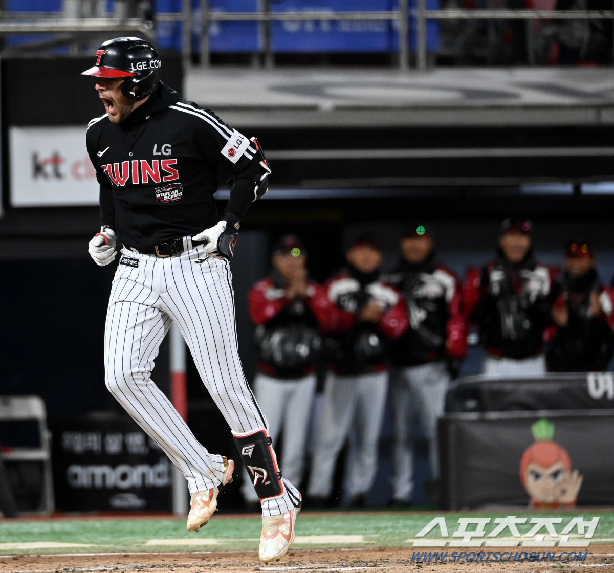 3구 연속 몸쪽→높은볼 실투, 오스틴 선제 스리런 대형사고…LG 3-0 …