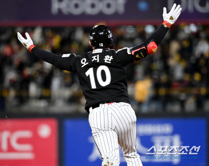 '한국시리즈 최고 명승부 탄생!' '오지환 9회 2사 역전 스리런 찢었다…