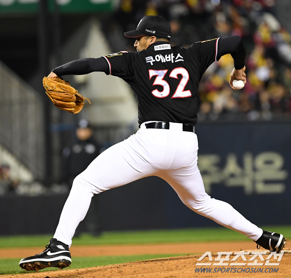 '한국시리즈 최고 명승부 탄생!' '오지환 9회 2사 역전 스리런 찢었다…
