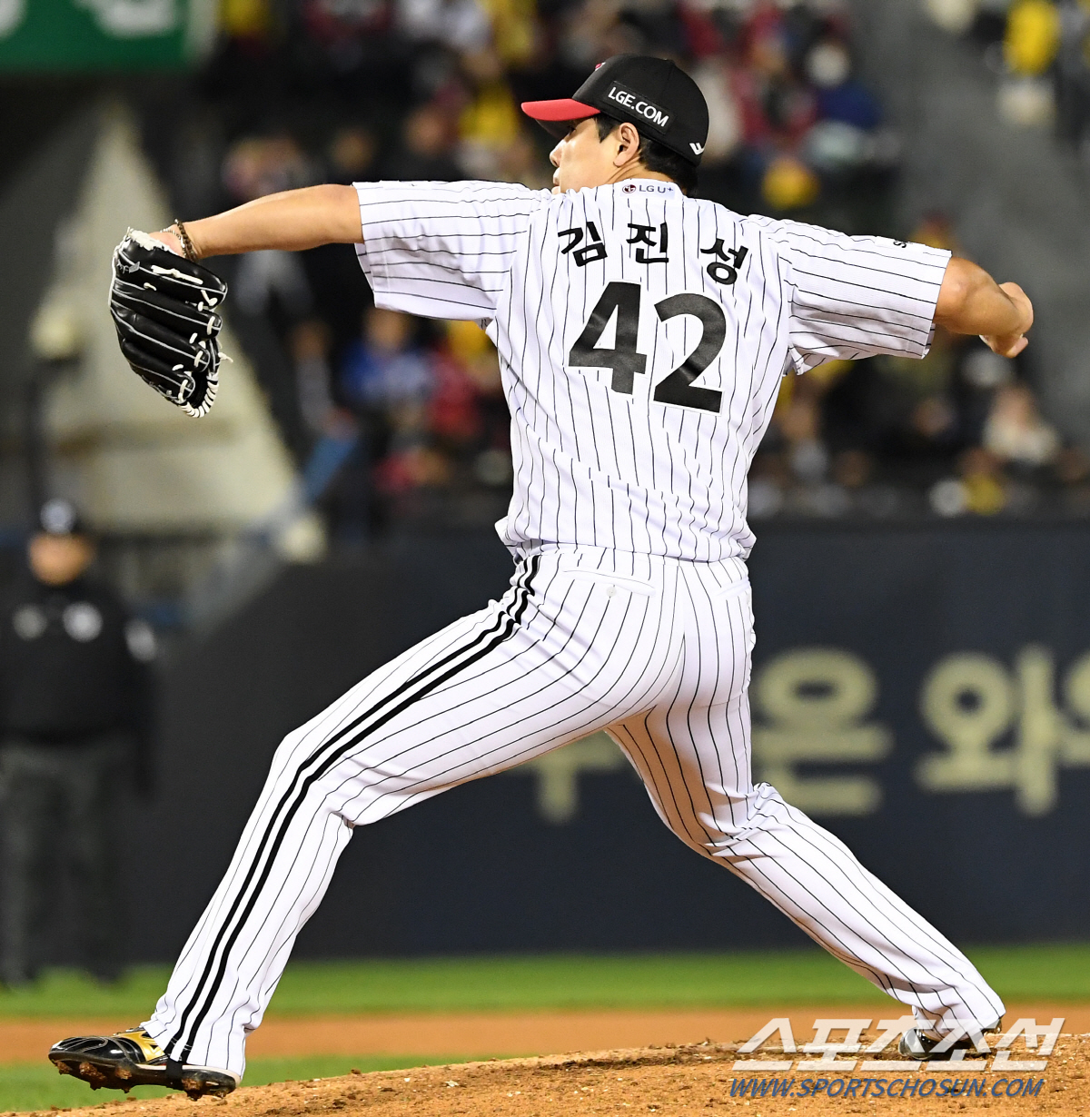 '한국시리즈 최고 명승부 탄생!' '오지환 9회 2사 역전 스리런 찢었다…