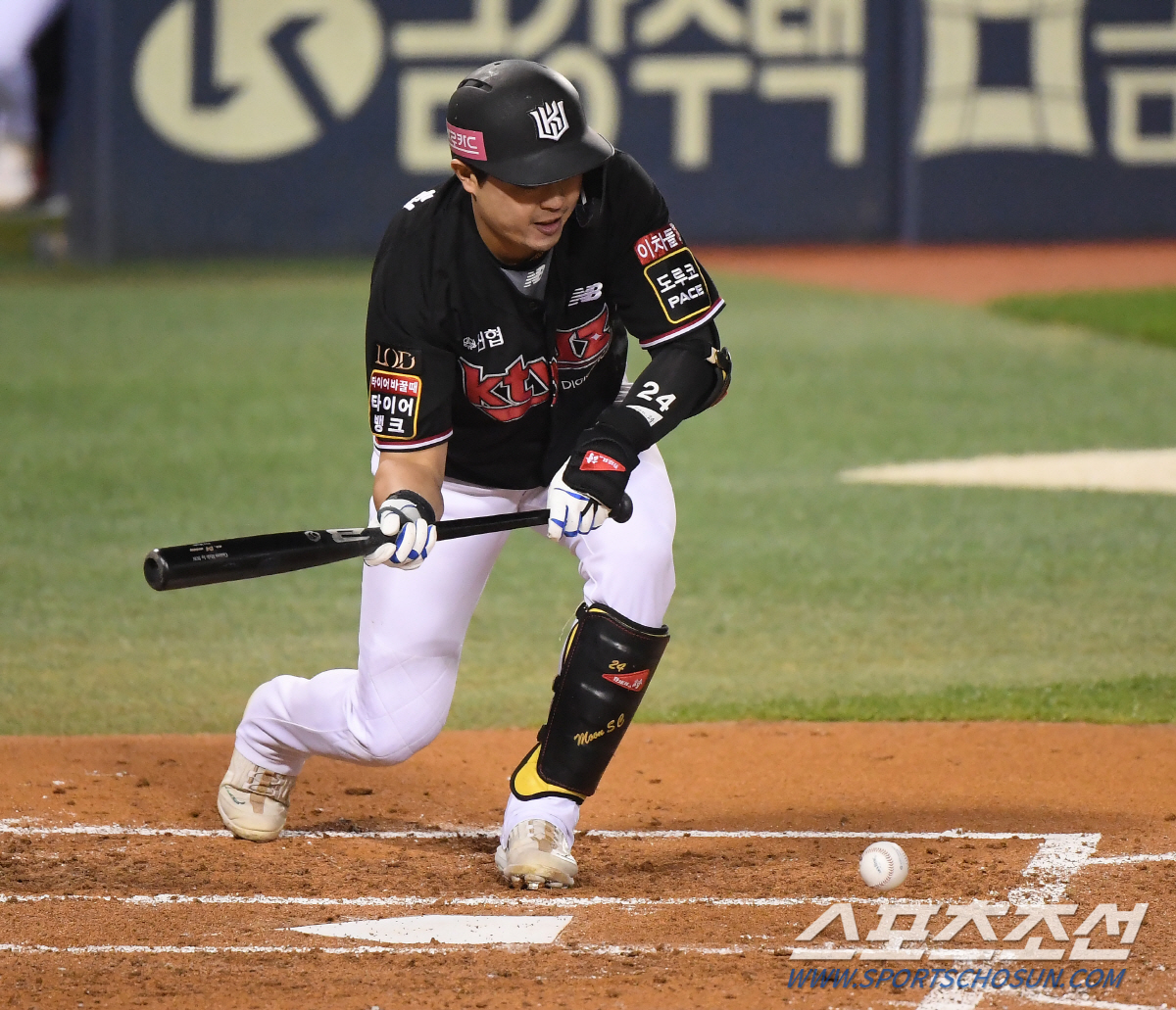 '한국시리즈 최고 명승부 탄생!' '오지환 9회 2사 역전 스리런 찢었다…