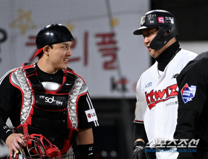'한국시리즈 최고 명승부 탄생!' '오지환 9회 2사 역전 스리런 찢었다…
