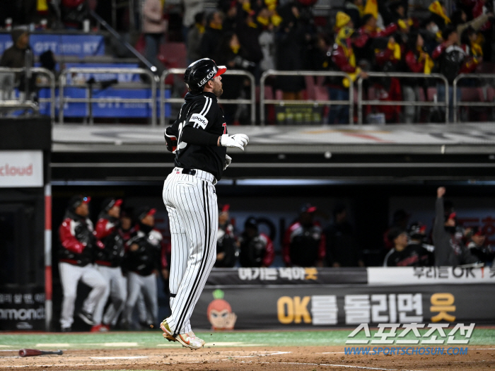 '한국시리즈 최고 명승부 탄생!' '오지환 9회 2사 역전 스리런 찢었다…
