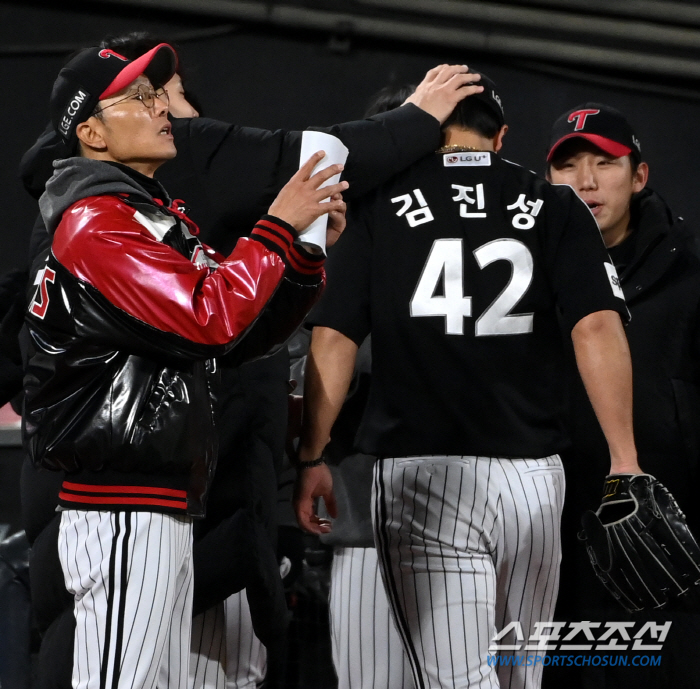 '한국시리즈 최고 명승부 탄생!' '오지환 9회 2사 역전 스리런 찢었다…